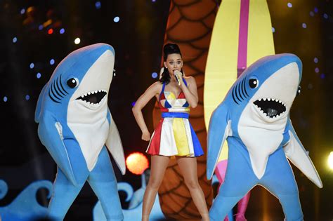 Seahawks lose Super Bowl, but Left Shark wins the Internet In life, unlike in football, sometimes when you lose you really win. Such is the case with one of the halftime show dancing sharks, which ...
